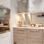 Blanc Manteau Apartment Paris